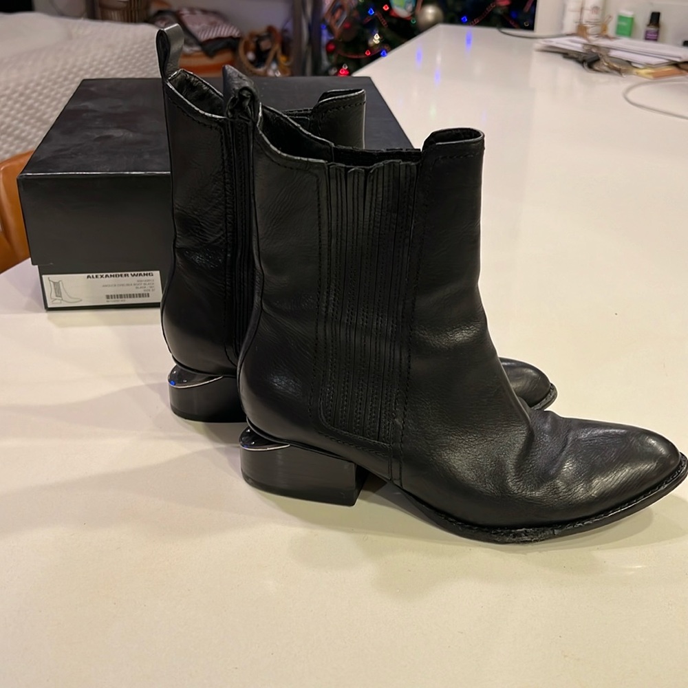 Alexander Wang Anouk Chelsea boot with nickel. 37.